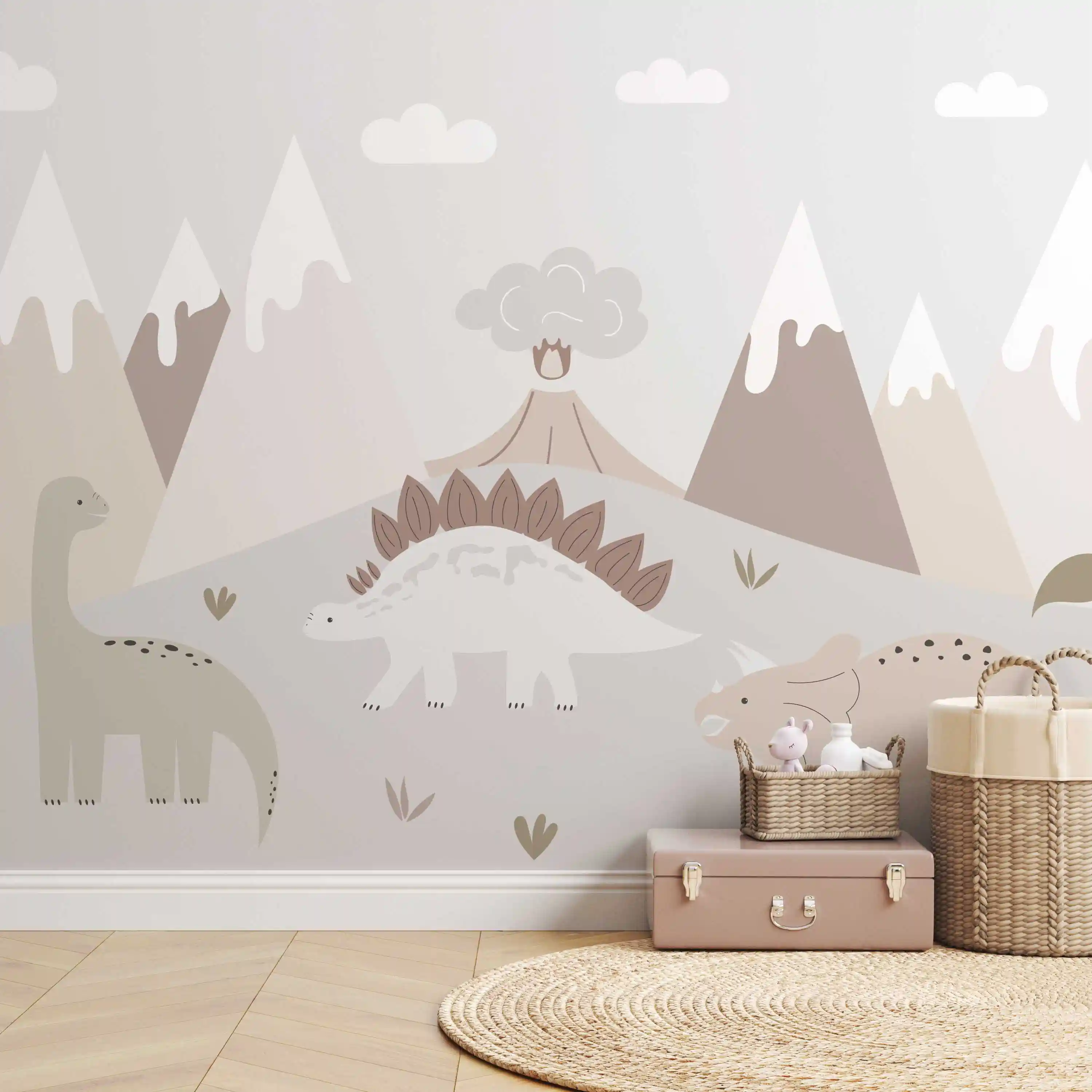 Dinosaurier Fototapete mit Stegosaurus und Vulkan, davor Körbe auf einem Koffer und Juteteppich
