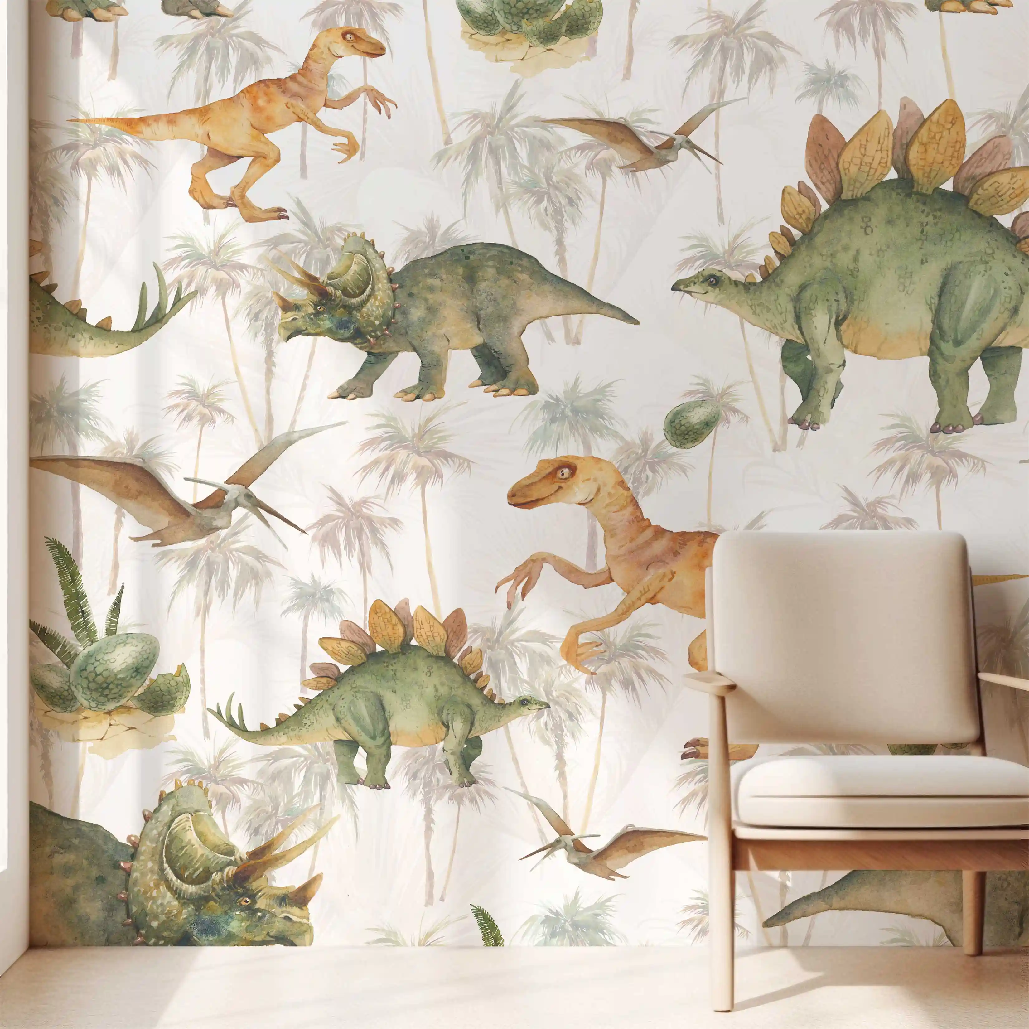 Dinosaurier Fototapete mit Stegosaurus, Triceratops und Raptor an der Wand hinter einem beigen Sessel