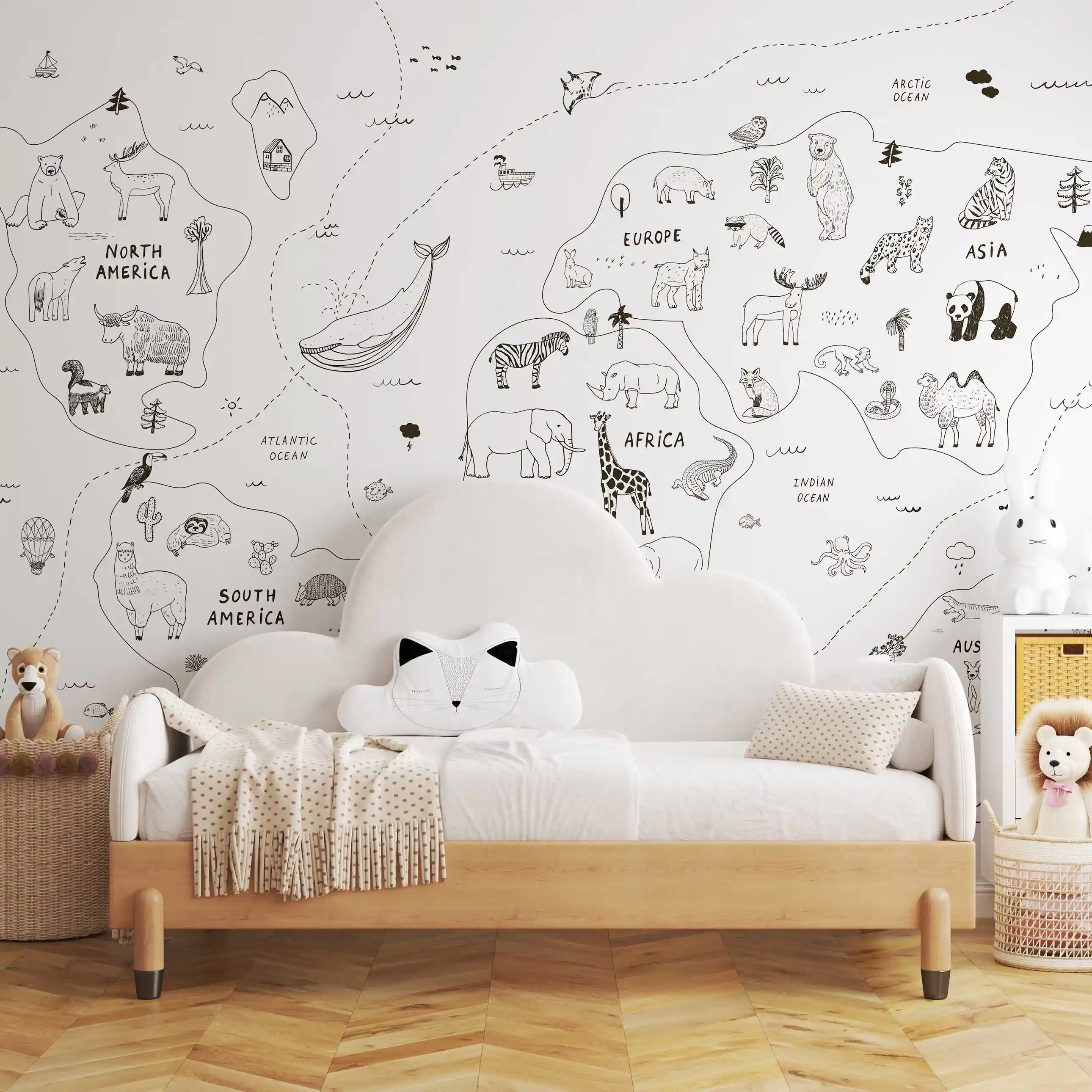 Tapete Weltkarte minimalistisch im Kinderzimmer mit weißem Wolkenbett, Kuscheltieren und Regal
