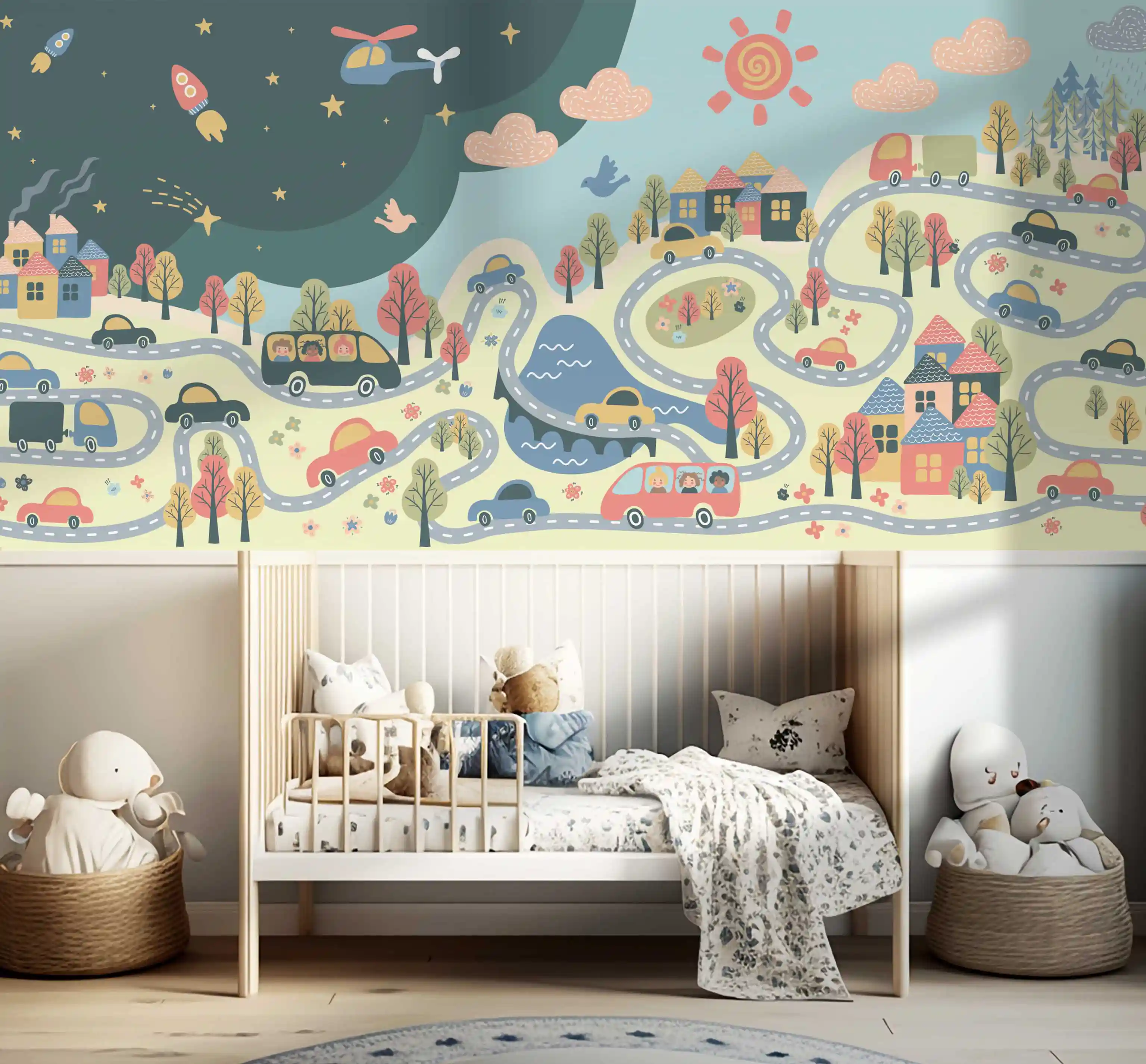 Fototapete Stadtlandschaft mit bunten Autos und Häusern über einem Babybett aus Holz und Kuscheltierkörben